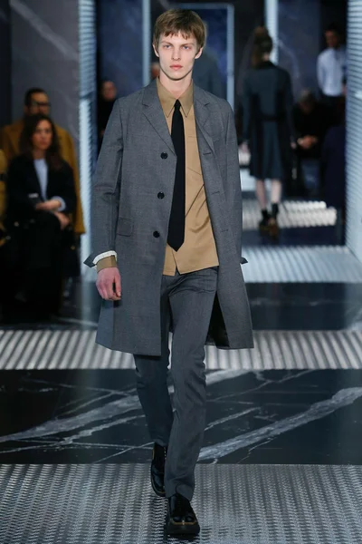 Look 19